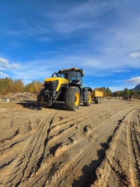 Tractor JCB 4220 Nordic Edition
