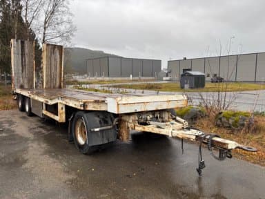 Recent EU approved 3 axle machine trailer