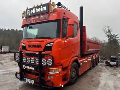 Hook car SCANIA R660, hook trailer with tip and 2 asphalt bales