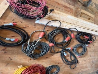 6 400 v power lines