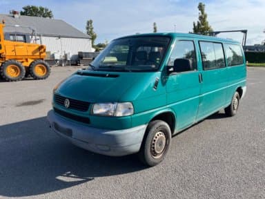 Minibus 9 persons VOLKSWAGEN CARAVELLE 2.5 Petrol