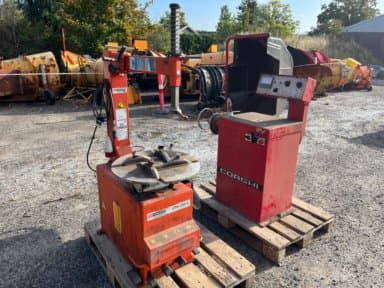Workshop equipment for tyre mounting and balancing FALCUM CORGHI UTM 250 EM51