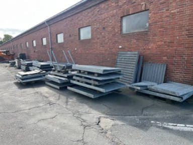 Unknown number of galvanized footbridge grates with fittings. Different shapes and sizes