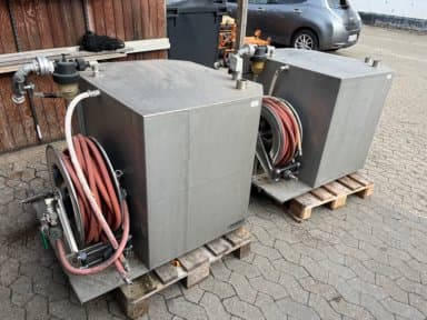Stainless steel containers with hose roller, 2 pcs. 100X80X80cm.