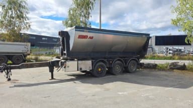 DAM Crokers with asphalt balje