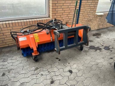 Sweeping equipment TUCHEL PLUS 180-H-560 Hydraulic adjustable front broom