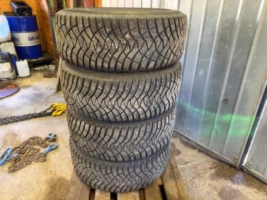 Winterpeak Studded Tyres 265/65 R17