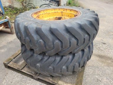 2 tyres with rim Volvo BM 860