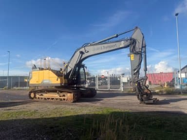 Excavator VOLVO EC250 EL with GPS and tiltrotator