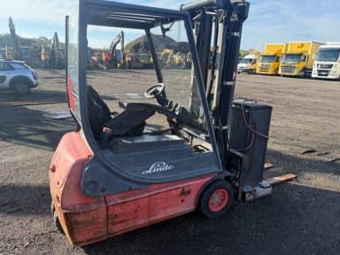 Linde E16C-02 electric forklift