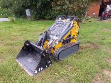 Compact loader Infront YF380 Skidsteer Loader.