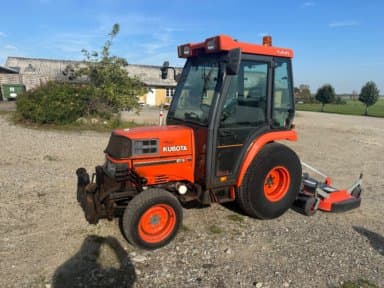 Kubota St30 tractor