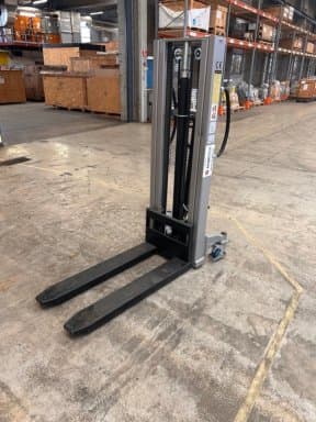 Silverstone Czech, 2 pieces. Not used. / Hydran manual stacker 2 pcs.