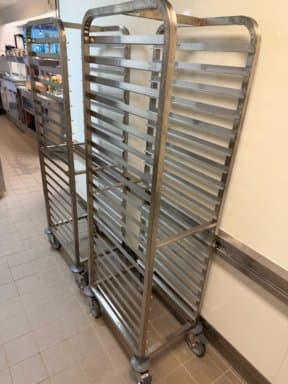 Large kitchen wagons in stainless steel. 19 pieces
