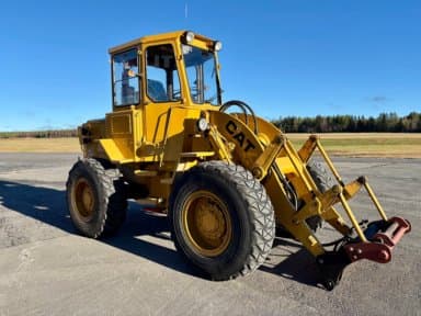 CAT 920 Wheel Loader with Bucket