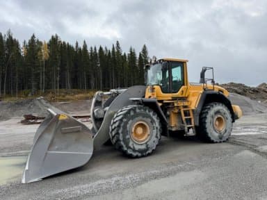 Volvo L 250 G Wheel Loader with Bucket