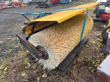 Garden and landscape equipment STONSBALLE FF 1300 MSA Diet broom