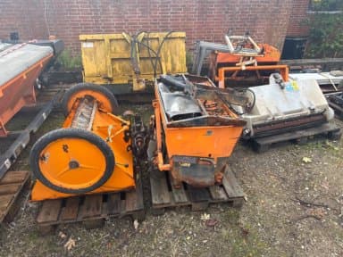 Snow removal equipment 5 salt spreaders