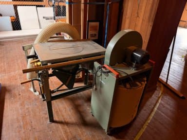 Table saw with integrated vacuum Dewalt
