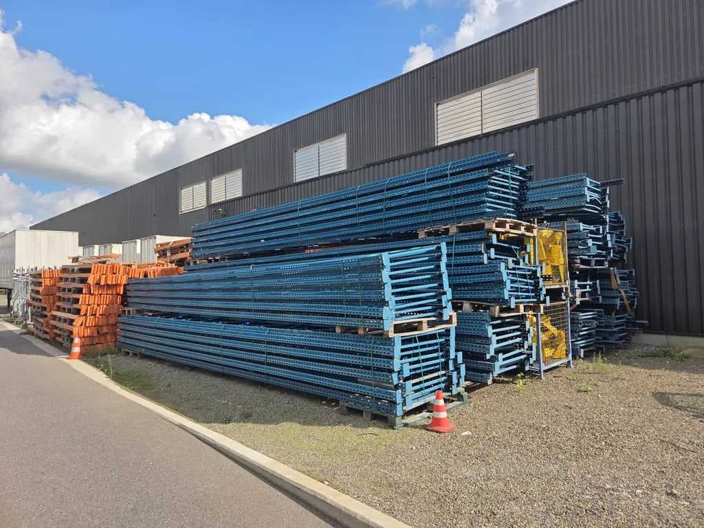 Pallet racks, pallet trucks, hand tools and various parts for sanitary and heating