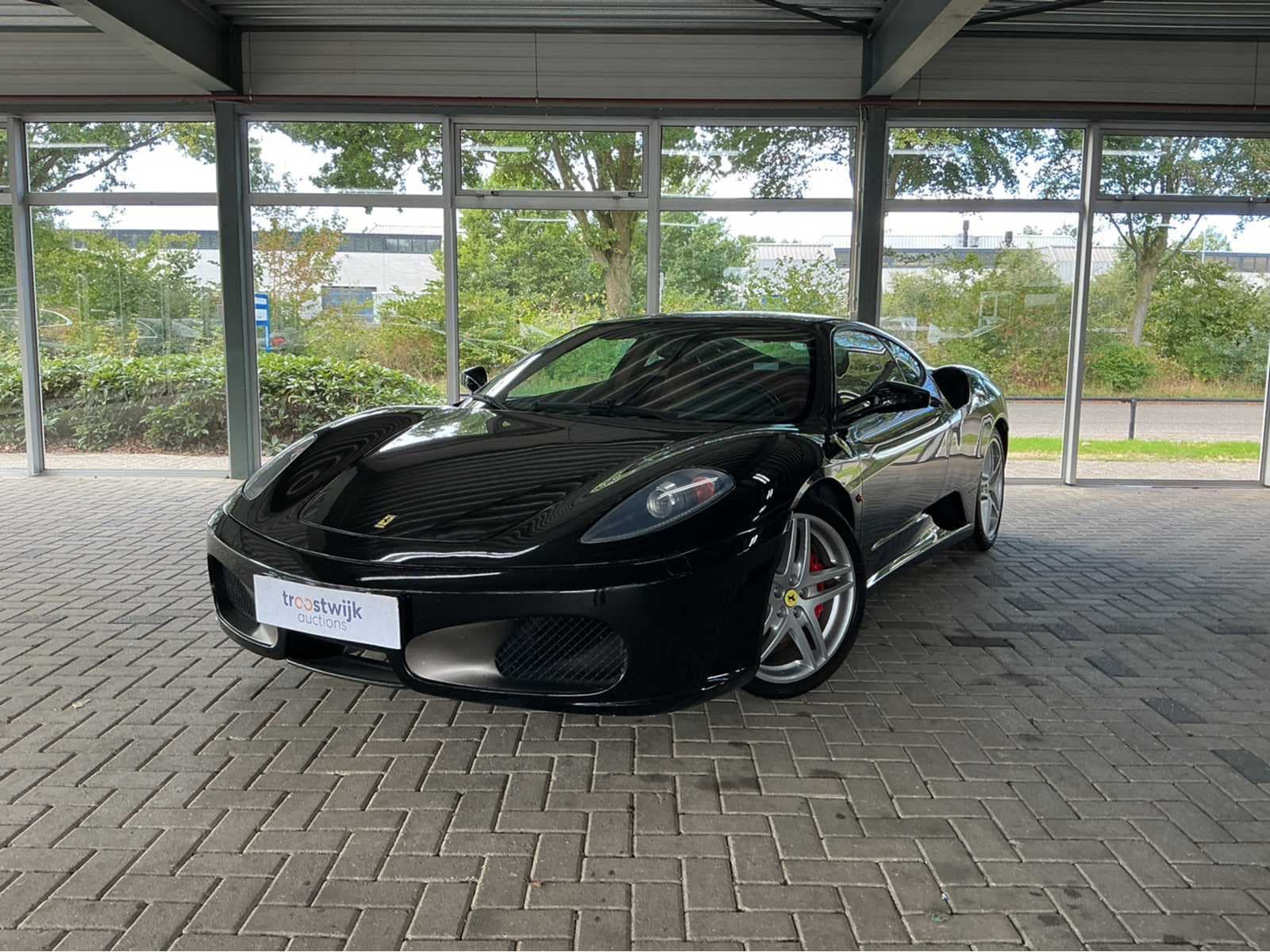 Ferrari, Rolls-Royce, Porsche en meer – exclusieve sportwagens, luxe auto’s en klassiekers