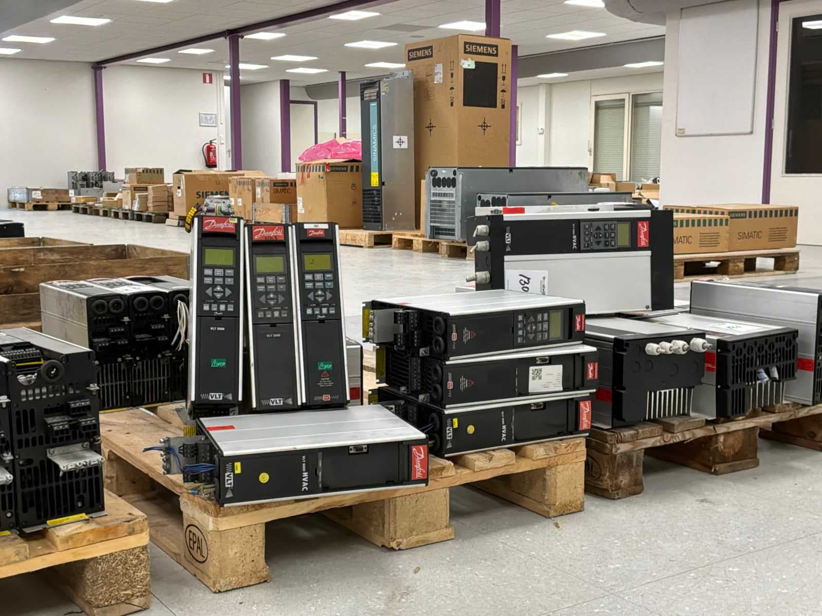 Industriële elektronica wegens magazijnopruiming