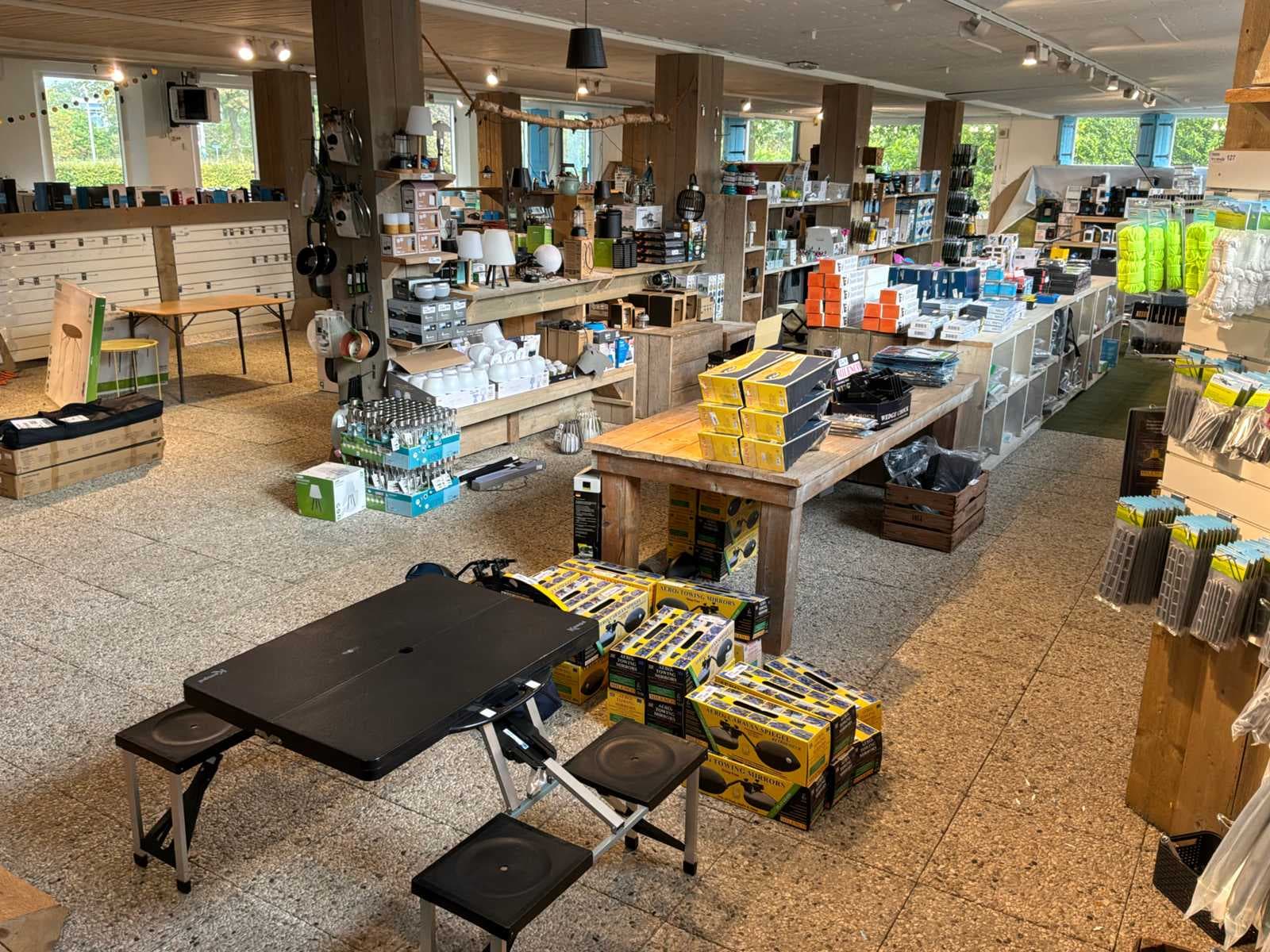 Bankruptcy camping store Holiday Sport B.V. - Awnings, caravan accessories, garage and shop inventory, camping, outdoor and hiking items
