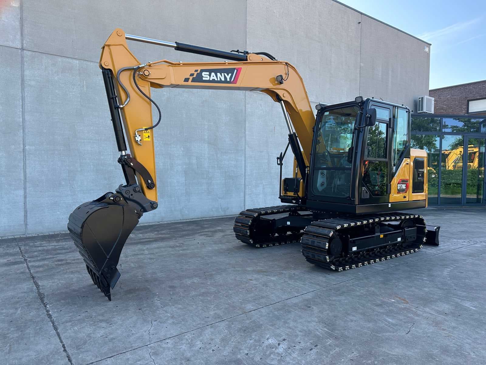 Excavators, forklifts and earthmoving equipment