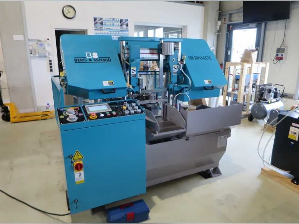 Machines for metal construction