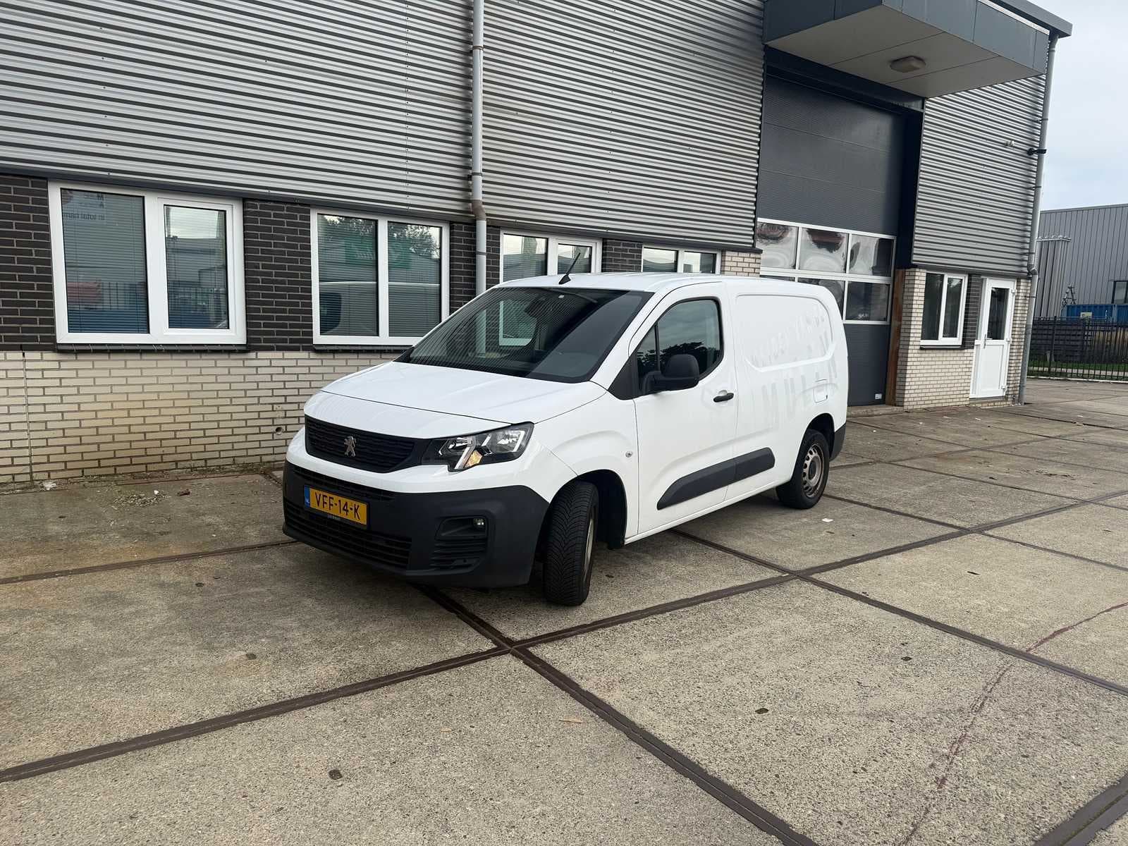 Bedrijfswagens, personenauto’s, aanhangers en onderdelen
