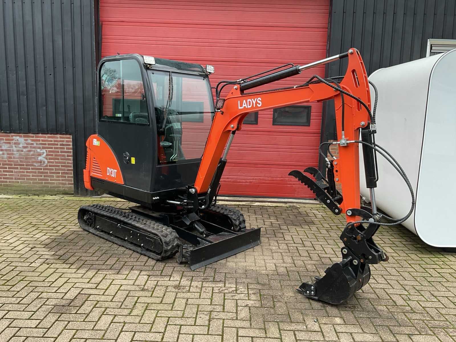 Grondverzet-, tuin en park machines, aanbouwdelen en generatoren