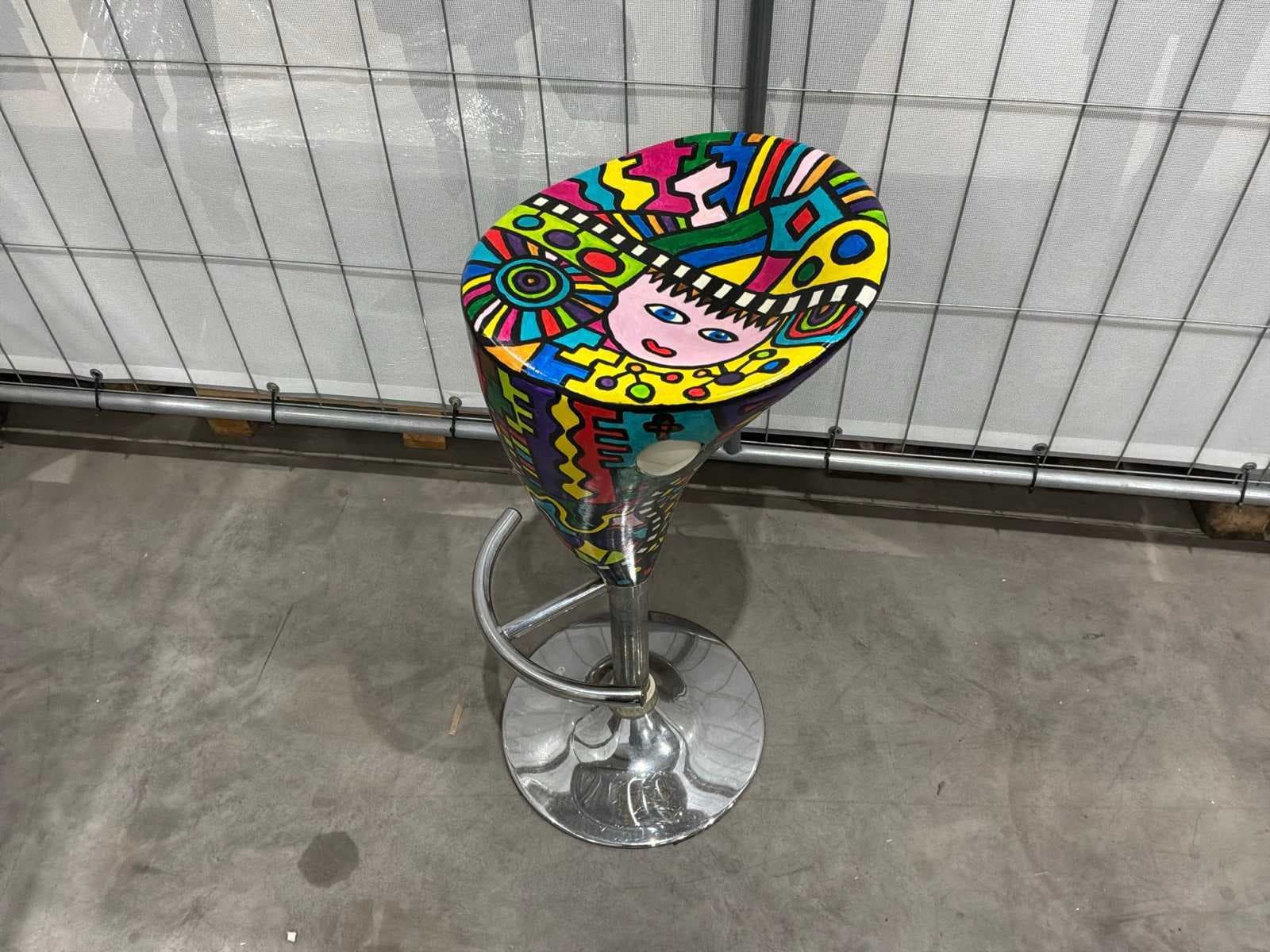 Hand-painted objects and works of art, tools and miscellaneous
