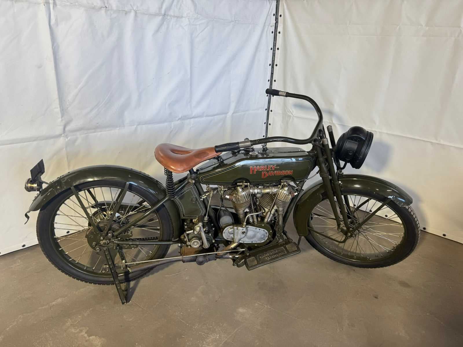 USA auction with Harleys, Jukeboxes and campers