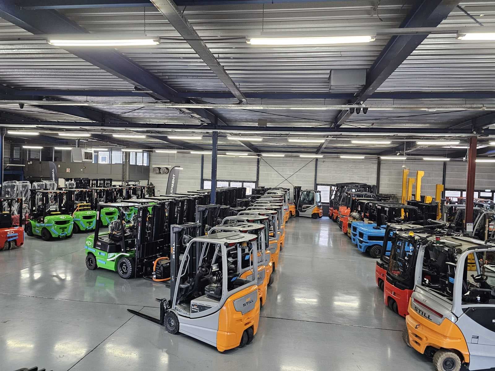 Vorkheftrucks, gereedschappen, aggregaten, inverters en schoonmaakmachines