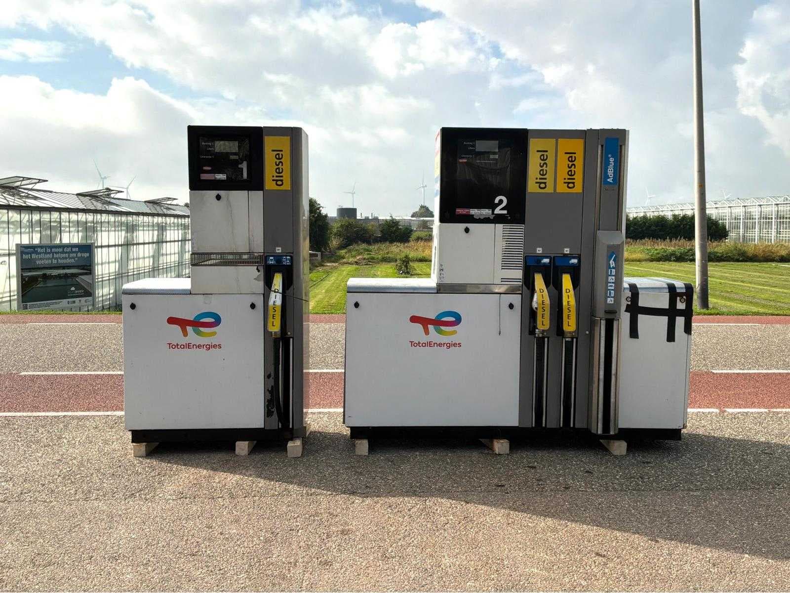Olijfbomen, Tokheim tankstations, heftrucks, hoogwerkers, elektro materialen en (op)rijplaten