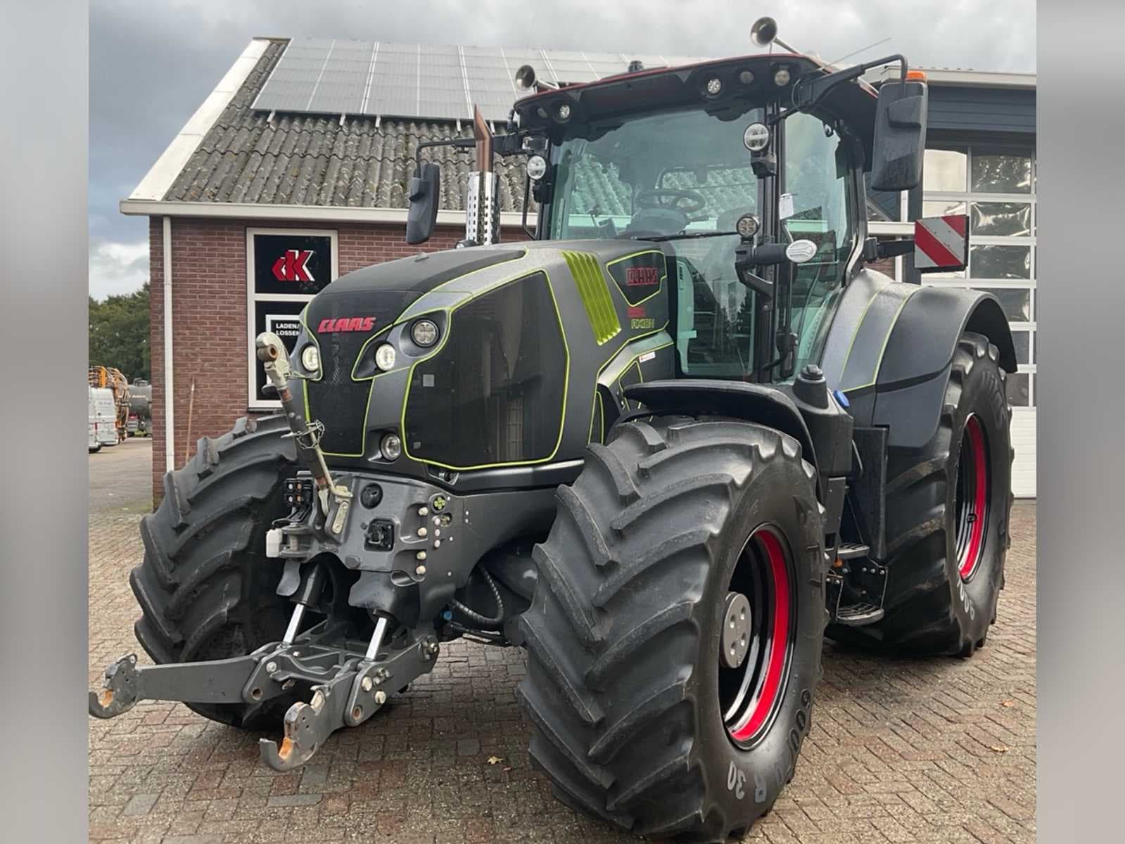 Excess stock of agricultural machinery, tractors and parts De Kruyf Nijkerk