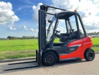 Gebruikte heftrucks , hoogwerkers , Graafmachines en schoonmaakmachines