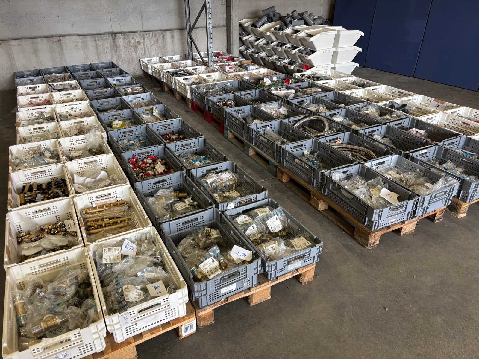 STOCK CLEARANCE PLUMBING / SANITARY WHOLESALER – FITTINGS – MANIFOLDS – HOSES – VALVES – PVC – BRASS – COPPER
