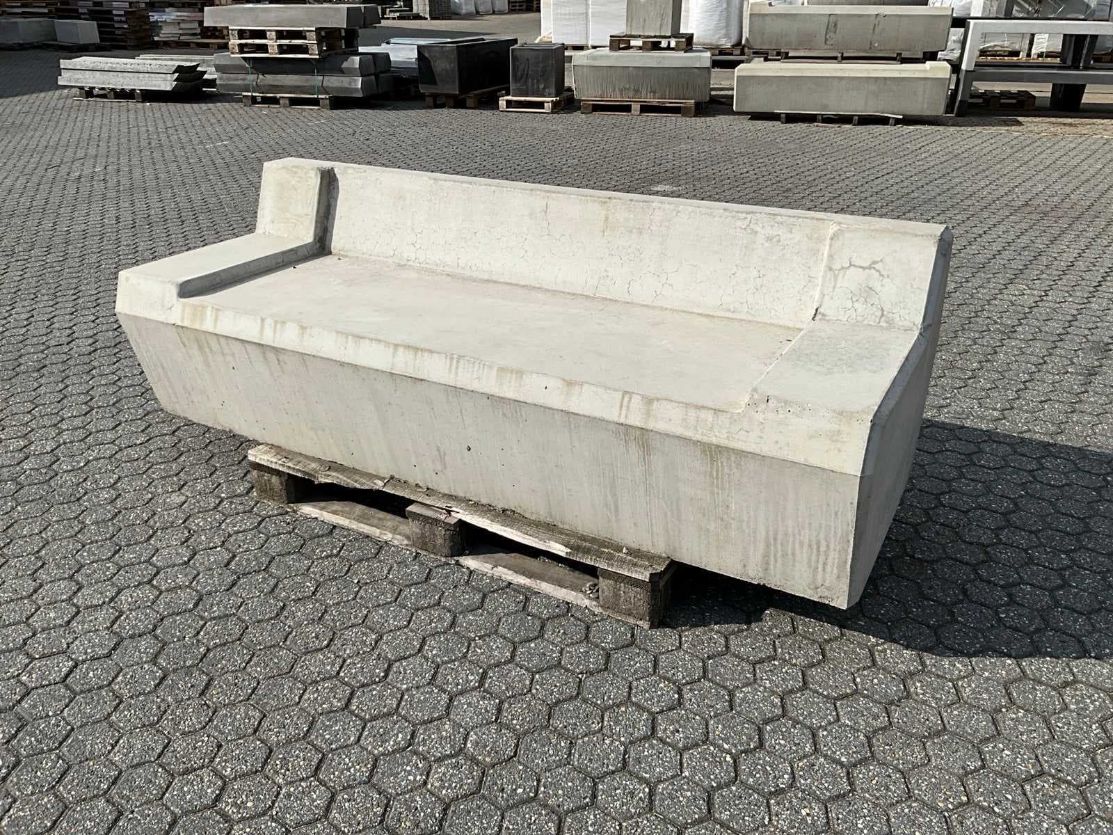 Residual stock of concrete building materials and building accessories