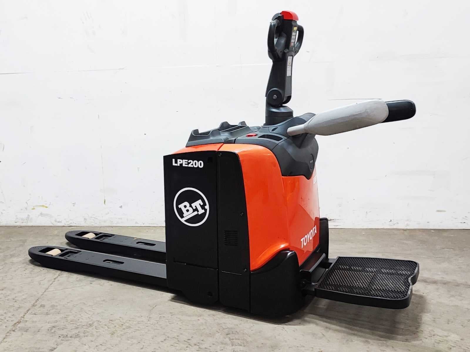 Internal transport and warehouse equipment