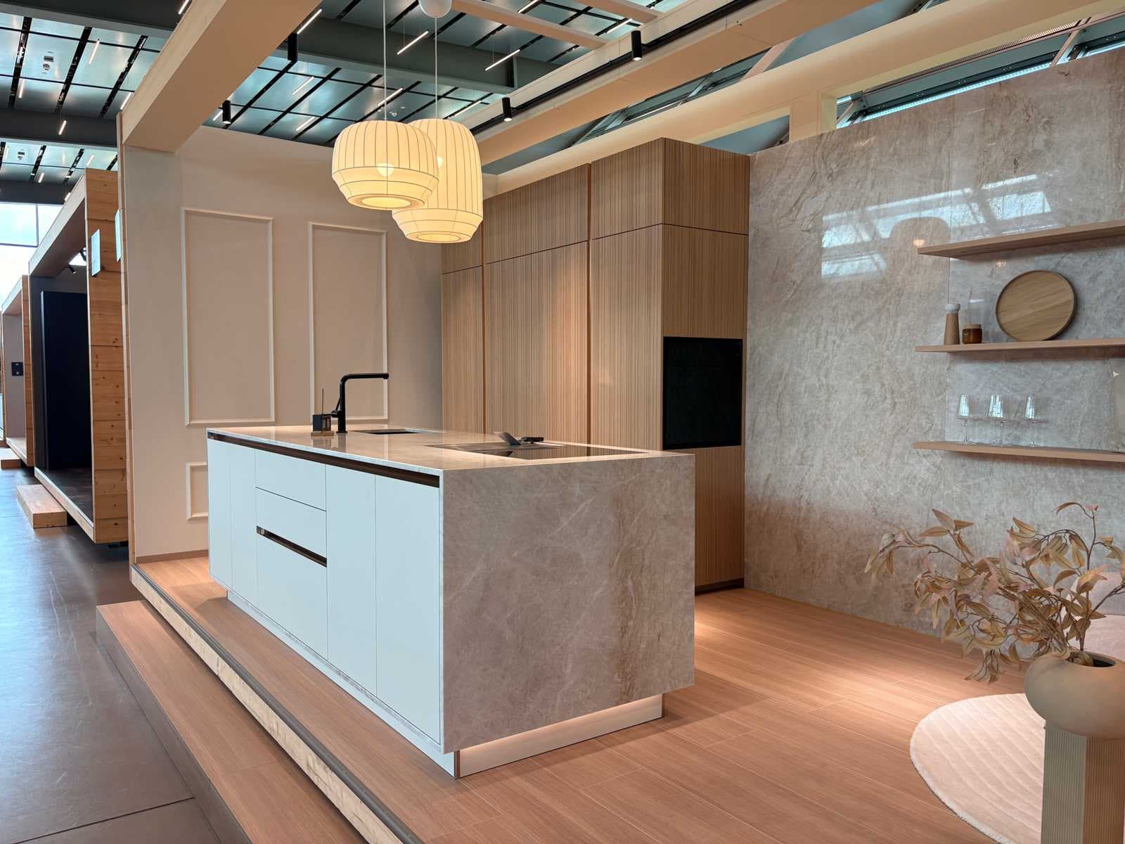 (Showroom) kitchens, kitchen appliances and furniture
