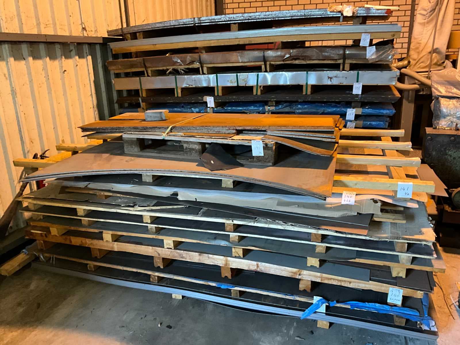 Batches of steel, iron, mesh panel and workshop cabinets