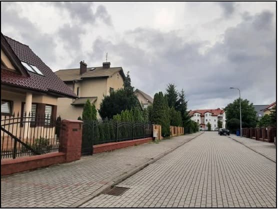 Syndyk announces a competition for the sale of a share of 1⁄2 parts in land property property rights built in a single-family residential building