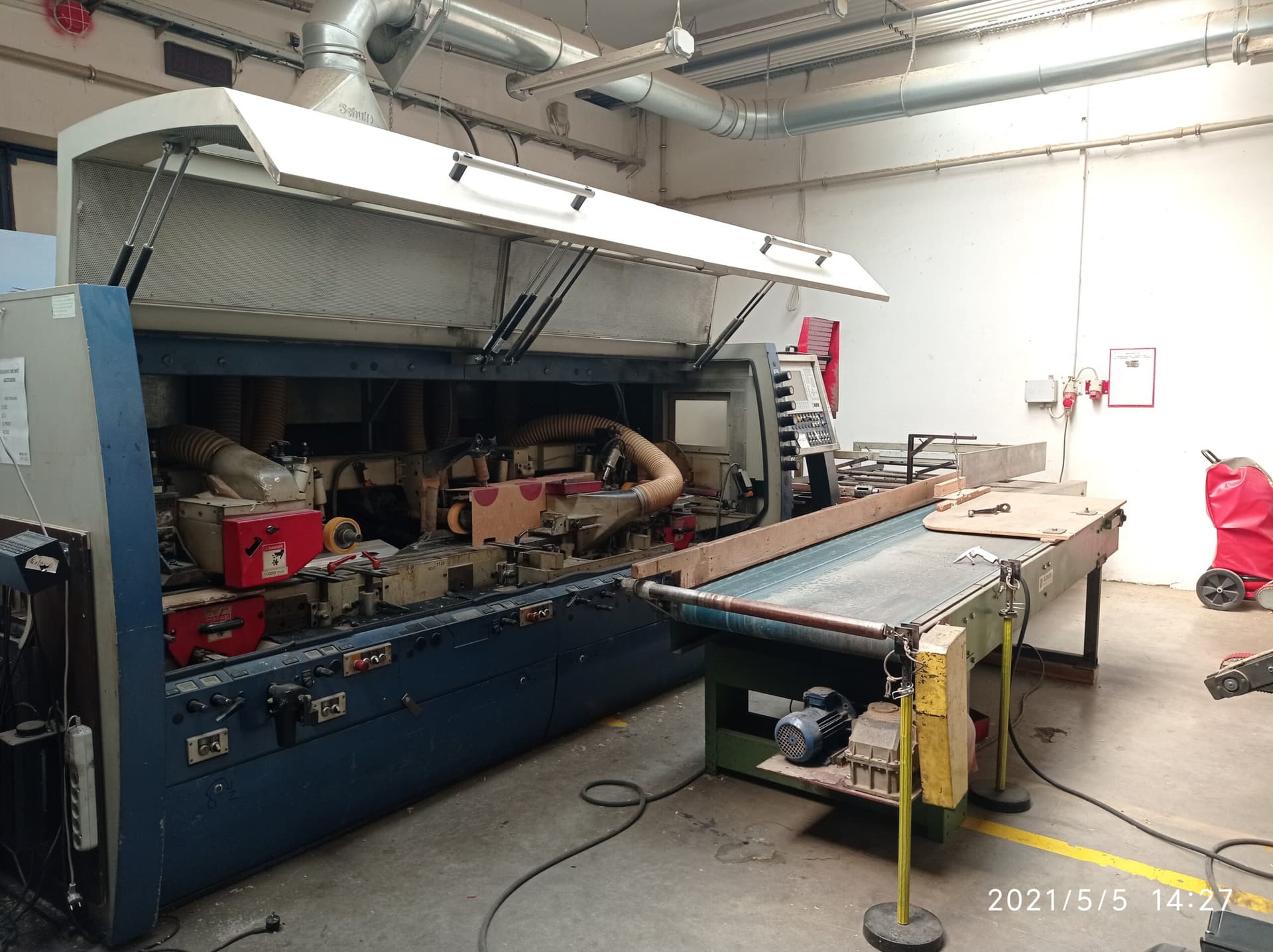 The syndicate will sell machines and equipment including carpentry machines