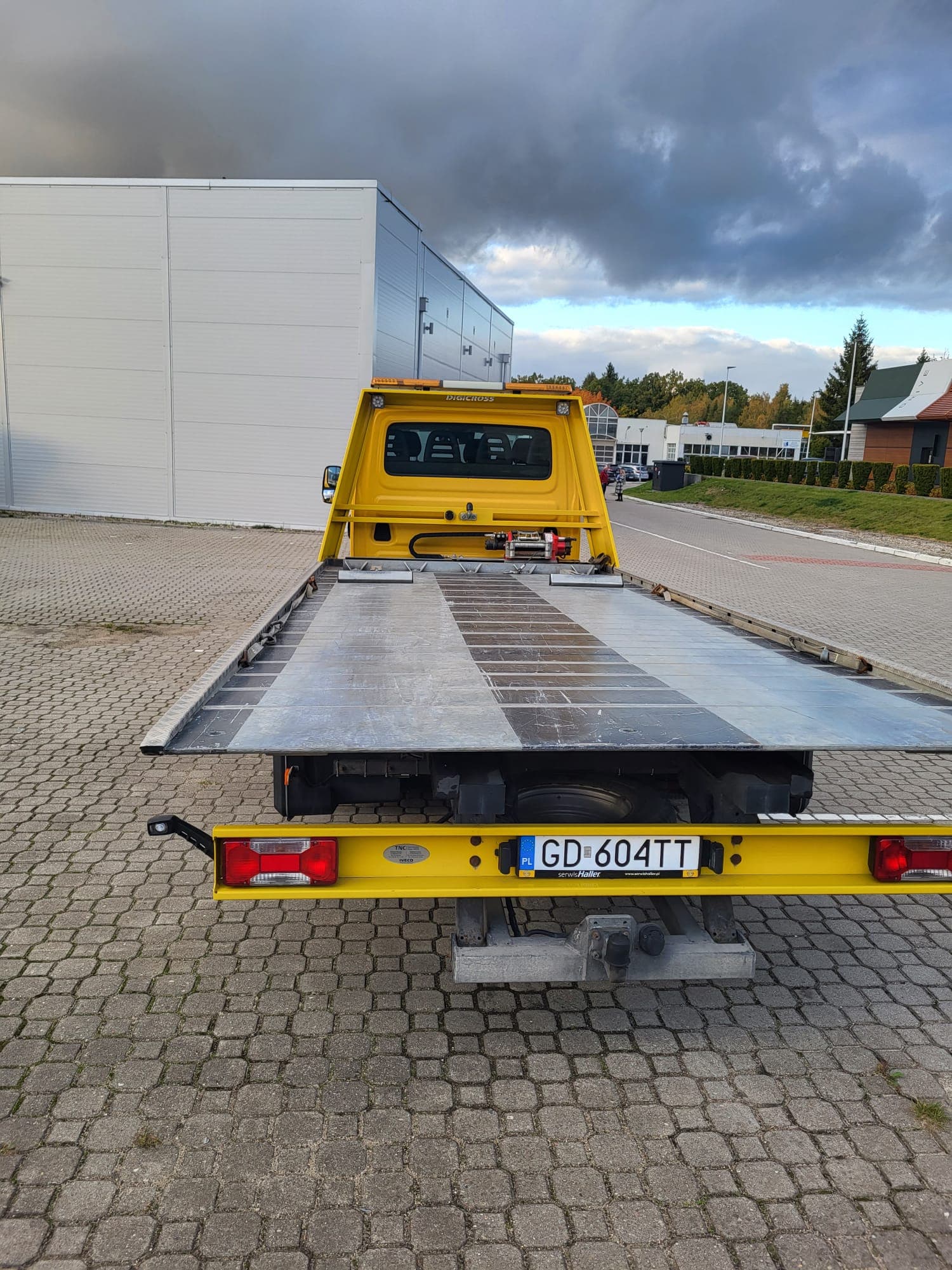 The syndicate sells an Iveco tow truck from Haller Service company