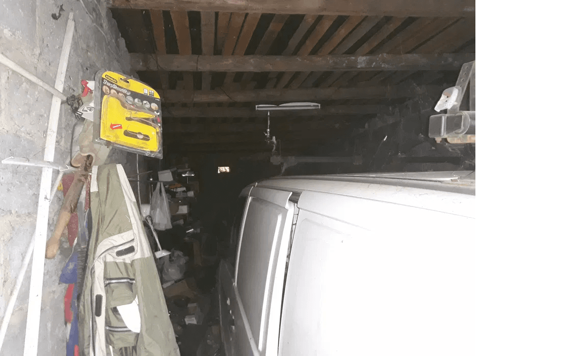 The trustee will sell a brick garage, Staszów