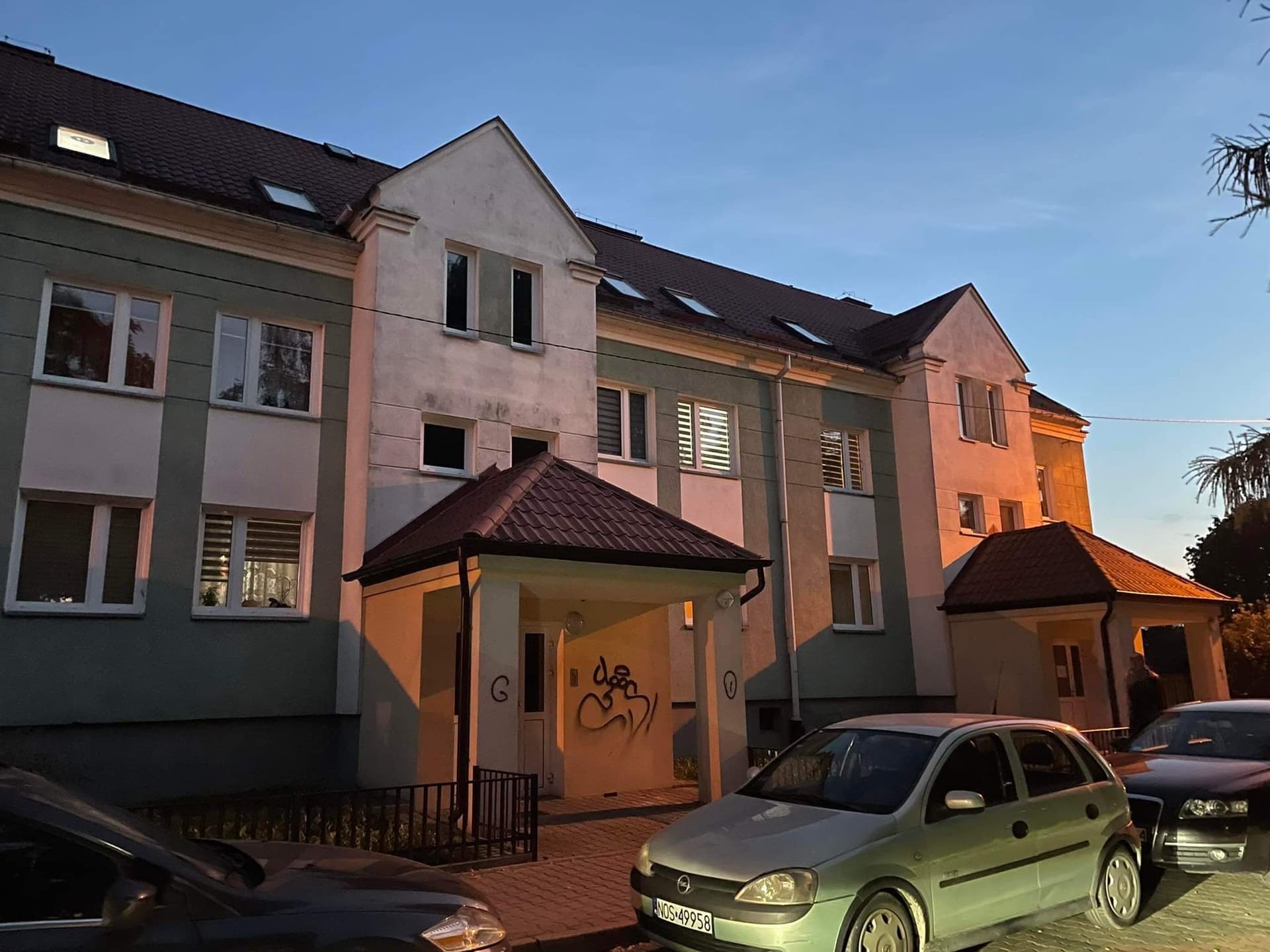 The syndicate sells a share of 1/8 parts in the right to the premises