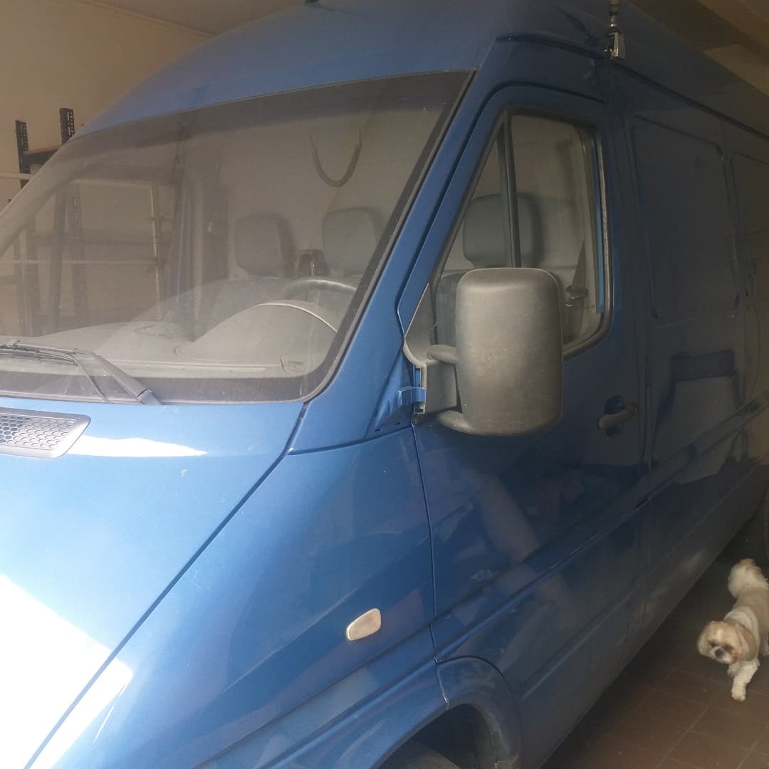 Syndic sells Mercedes Sprinter car