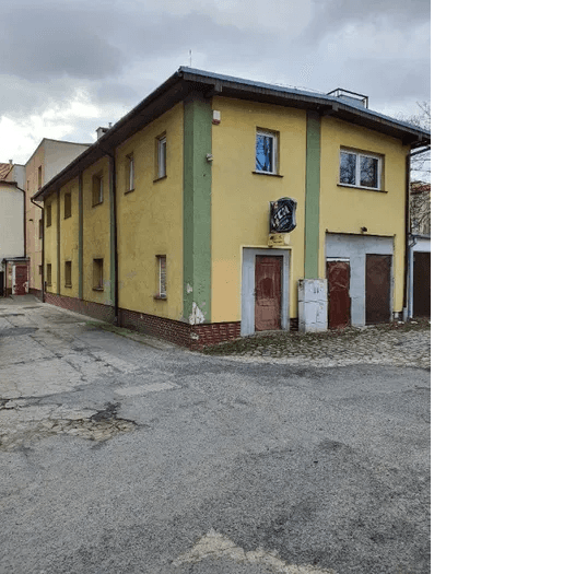 1/2 share, Service Building Legnica Syndyk announces tender