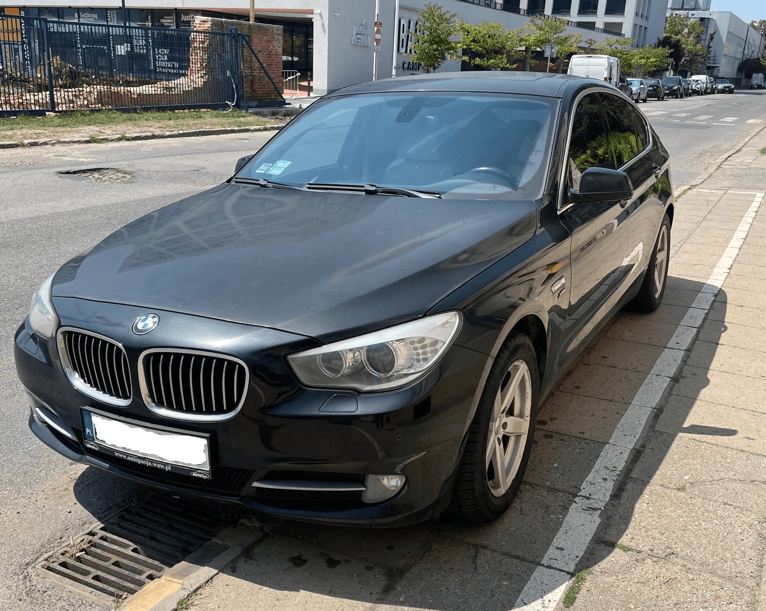 Syndicate will sell free-hand car BMW 5 GT 530xd, year 2011